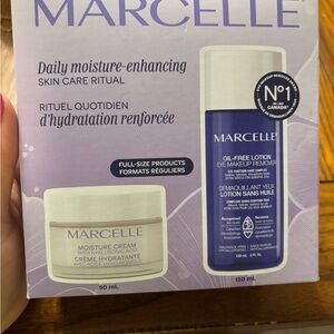 Daily Moisture-Enhancing Skincare Set - Blue and White